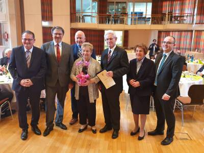 Der Jubilar mit Bürgermeister, Stadtrat und CDU-Vorstand - Der Jubilar mit Bürgermeister, Stadtrat und CDU-Vorstand