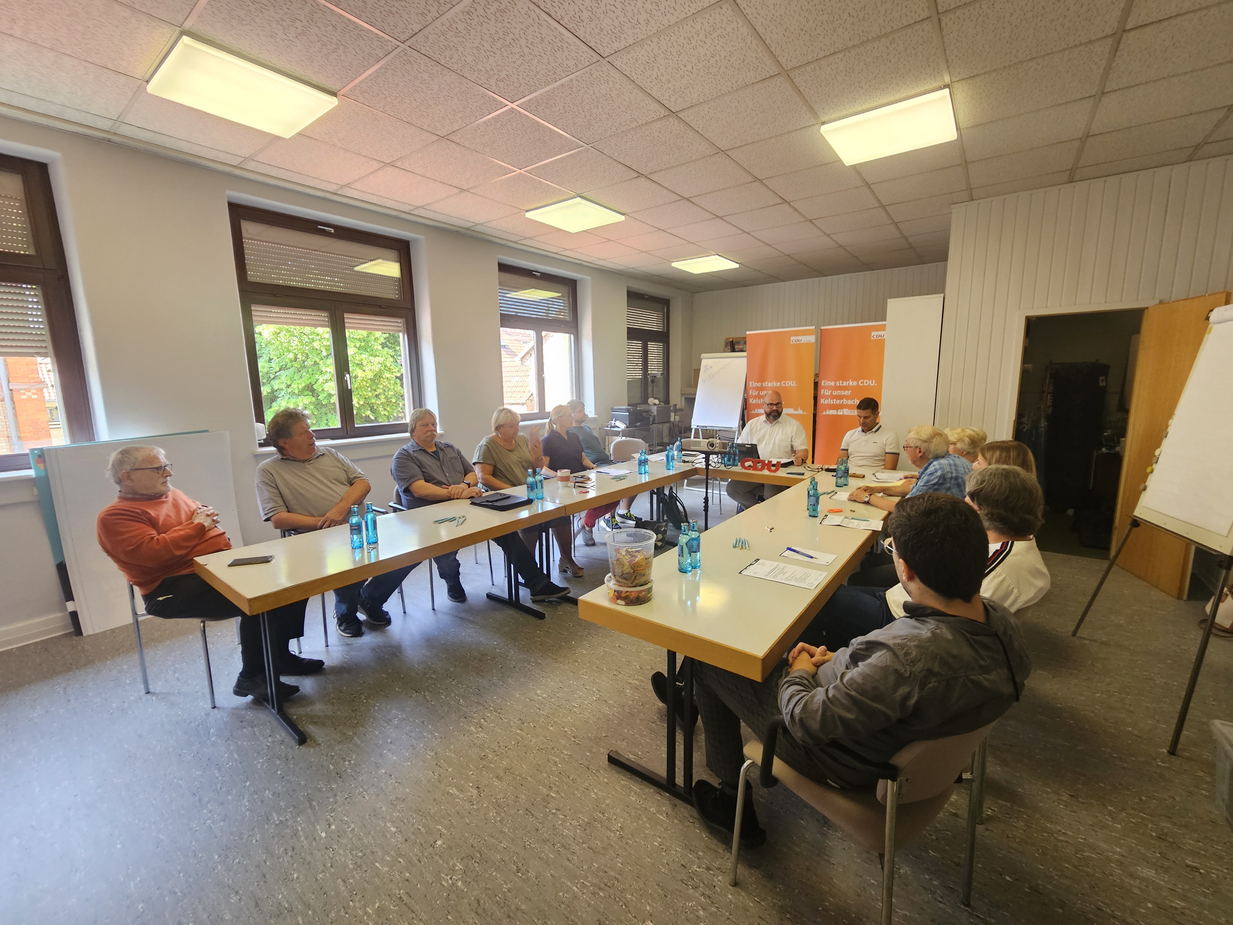 Es wird lebhaft diskutiert. 