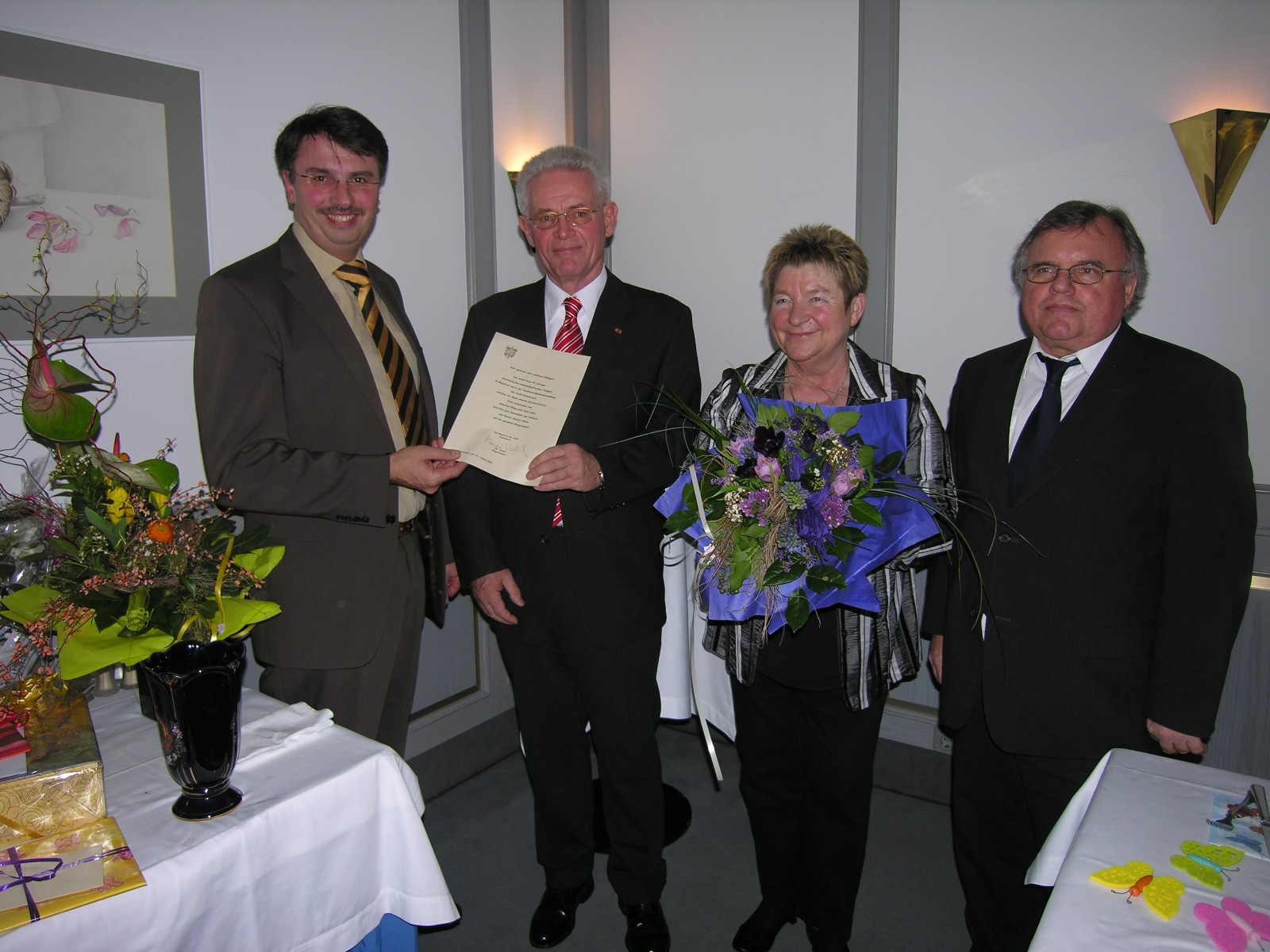 v.l.n.r.: Bürgermeister Manfred Ockel, Alfred Wiegand, Gerda Wiegand, Gerald Weiß (MdB)